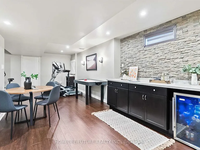 1381 Clearbrook Dr — Photo 33