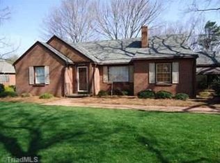 211 N Peace Haven Rd, Winston Salem, NC 27104