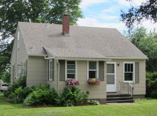 1025 18th St, Bettendorf, IA 52722