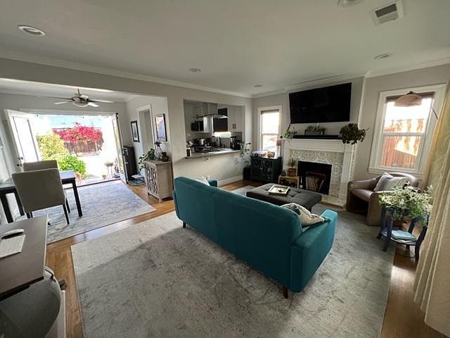 1st image of 719 Willow Glen Way