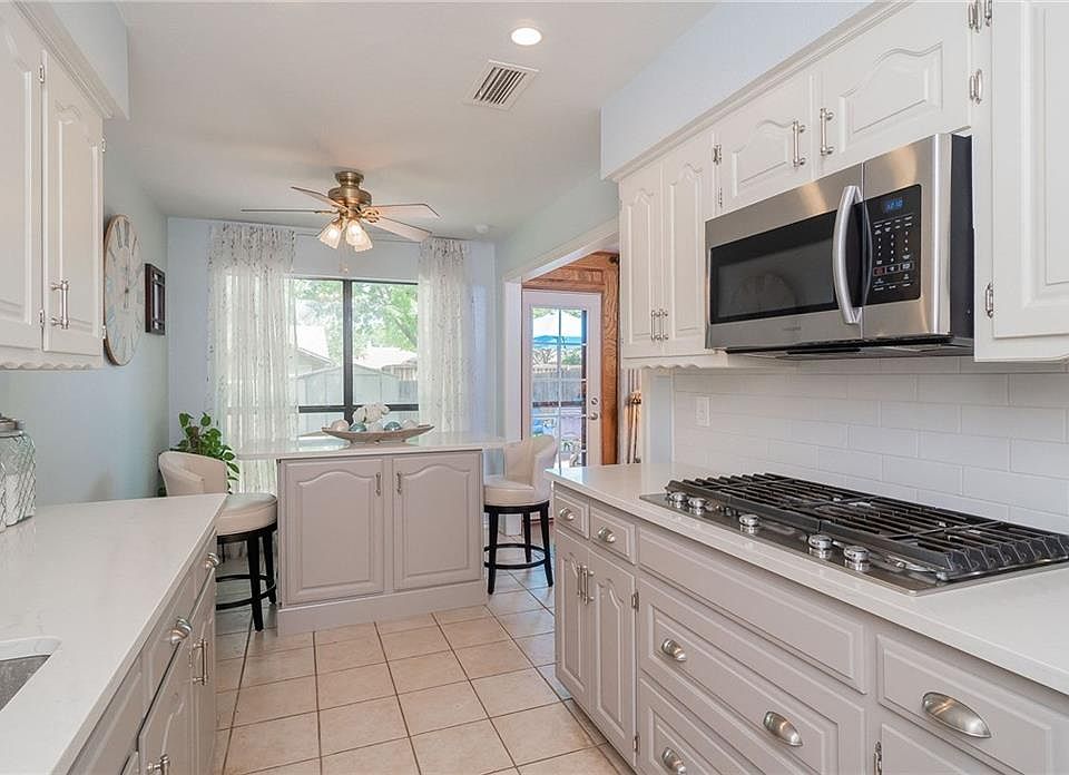 1st image of 2613 Suncrest Dr
