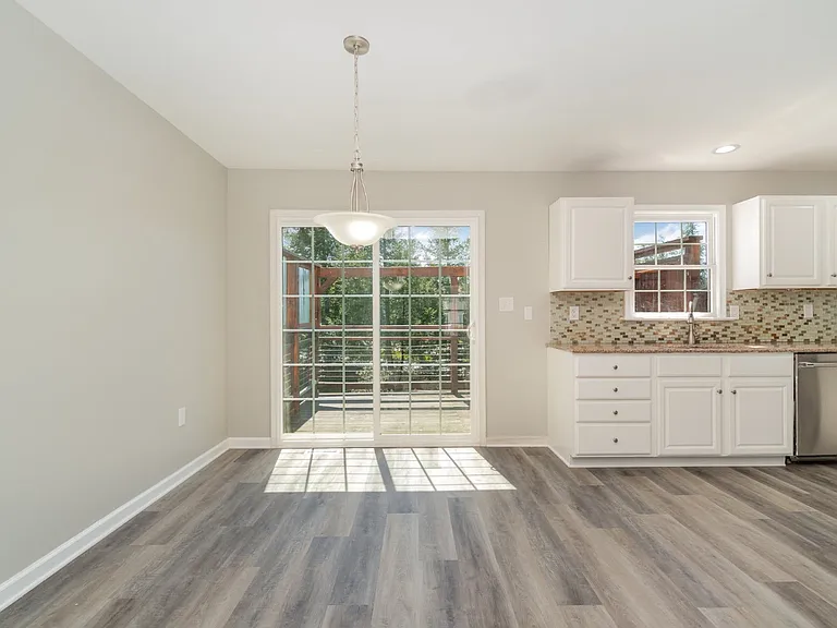 4193 Kittatinny Dr — Photo 4