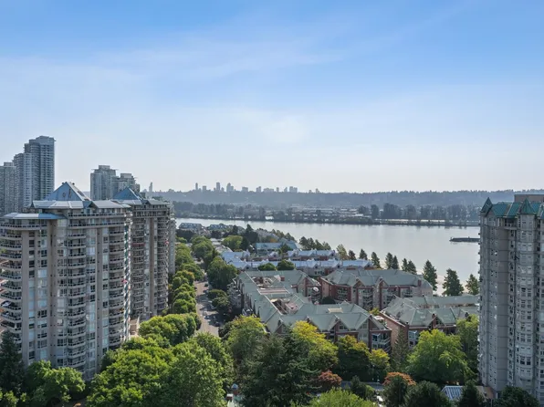 10 Laguna Ct #2102, New Westminster, BC V3M 6W3