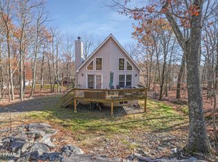 130 Westwood Dr, Dingmans Ferry, PA 18328