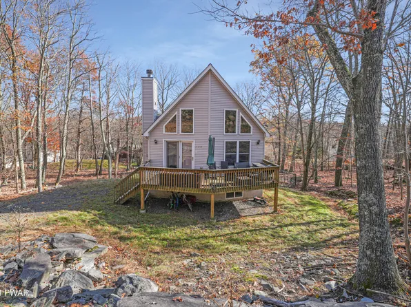 130 Westwood Dr, Dingmans Ferry, PA 18328