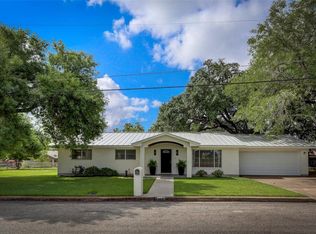 106 Hessler Dr, Hallettsville, TX 77964