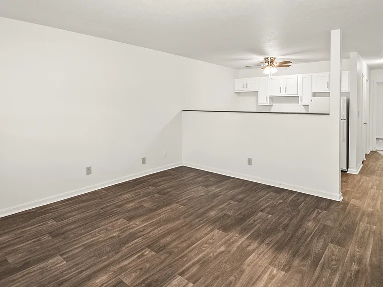 Oldham Square Apartments — Photo 11