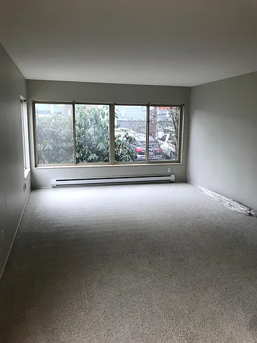 1307 E John St Photo 1