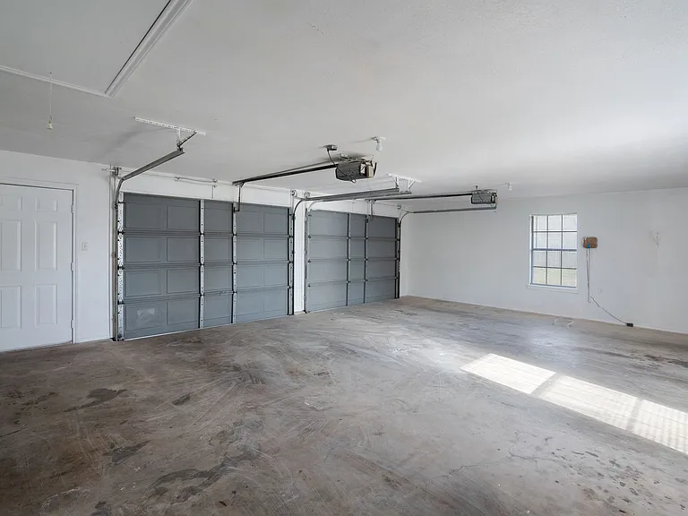 300 E Short St — Photo 30