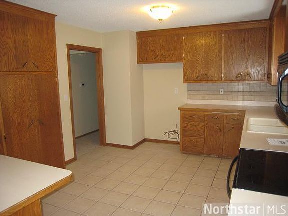 5th image of 209 Arbor Ln