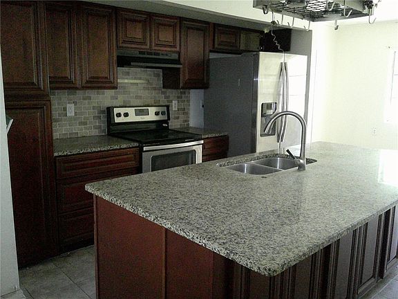 5th image of 101 Ricardo St