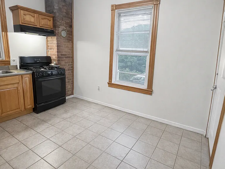 26 Hammond St #2 — Photo 4