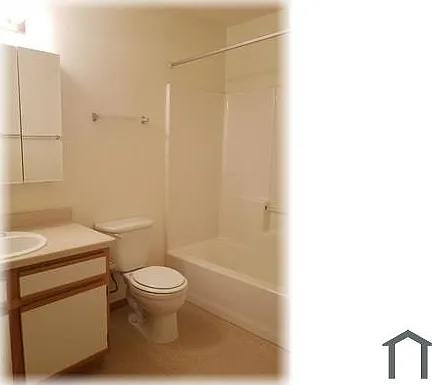 810 E 8th St #208 — Photo 7