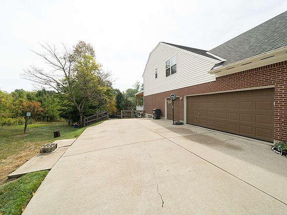 3rd image of 500 Wessex Ln