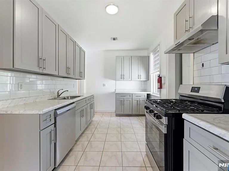 773 Kingsland Ave — Photo 3