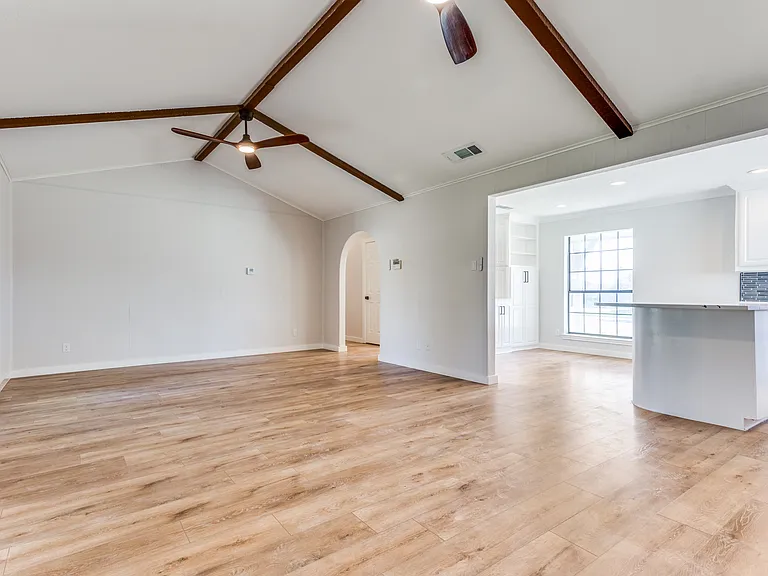 1821 Travis St — Photo 13