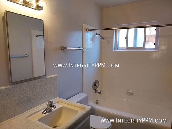 5th image of 4822 Cypress St #C-4822c