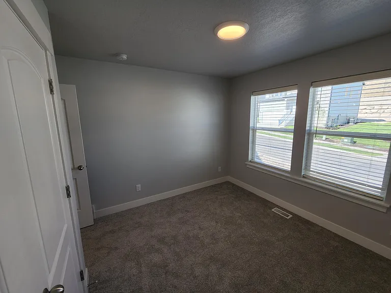 439 E Hill View Dr — Photo 19