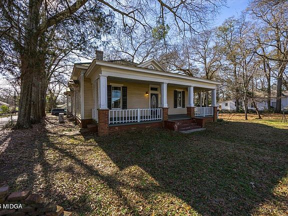 2nd image of 285 E. Main St