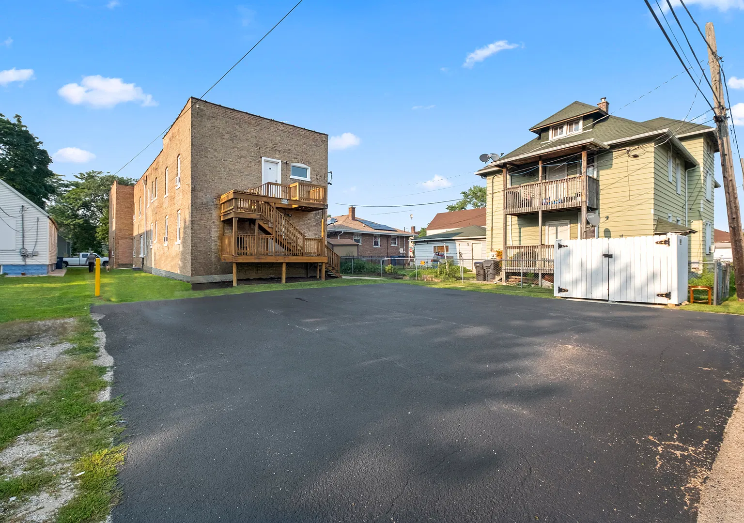 4 bed, 1100 sqft, $2,000 — Photo 2