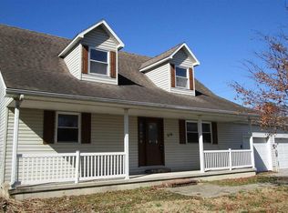 639 N Olive Rd, Flora, IL 62839