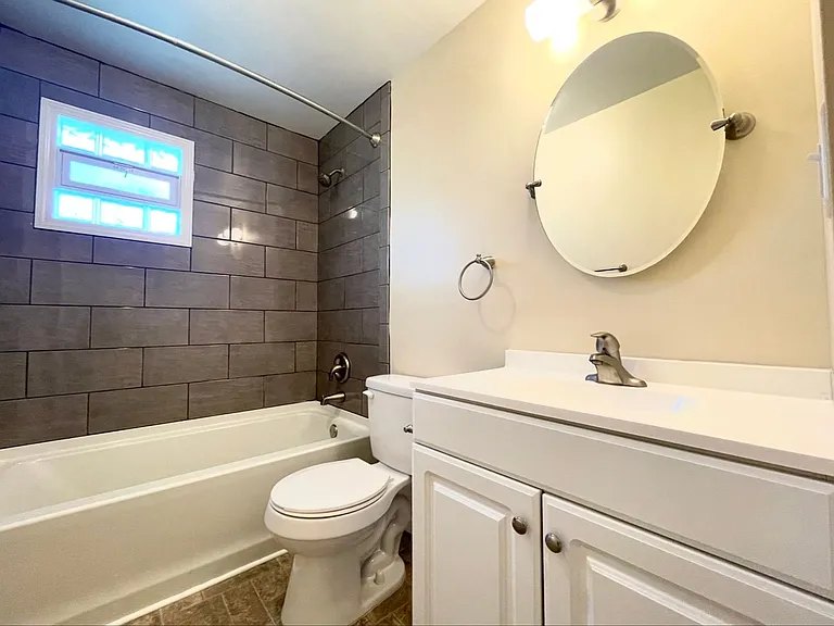 Lake Heights Apartments — Photo 7