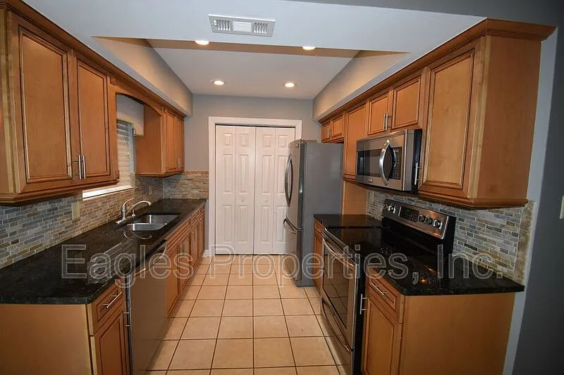 2 bed, 2.0 bath, 1188 sqft, $1,350 — Photo 4