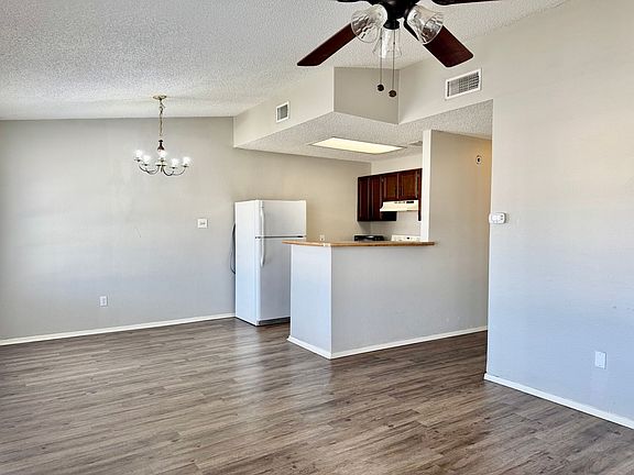 3rd image of 1429 Walters Dr