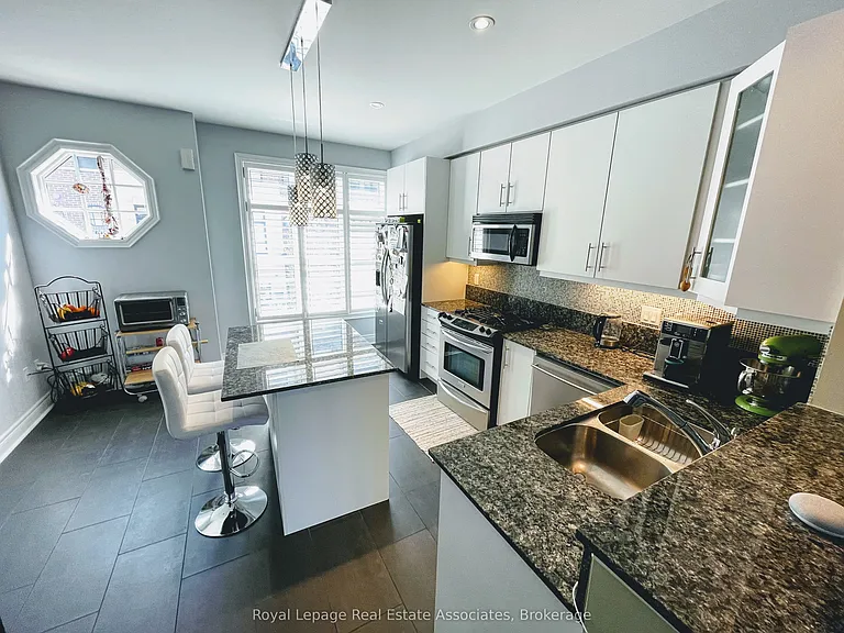 56 Lobo Mews — Photo 4