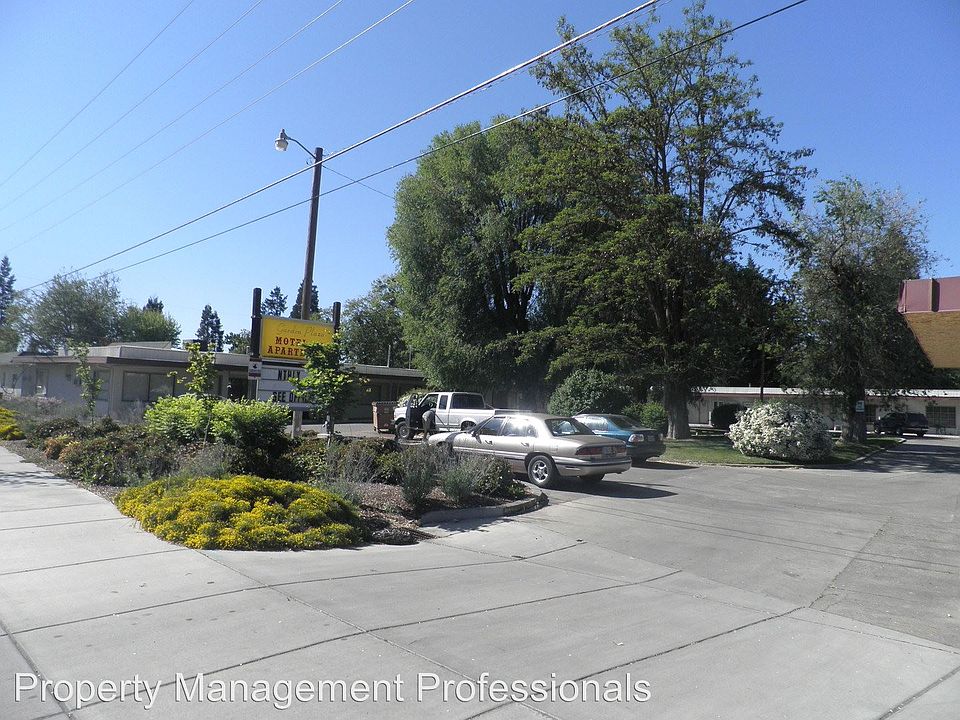 2nd image of 1400 Rogue River Hwy APT 19
