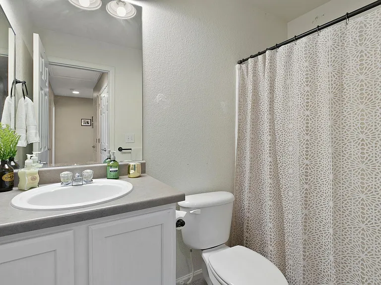 376 Montgomery Dr — Photo 23