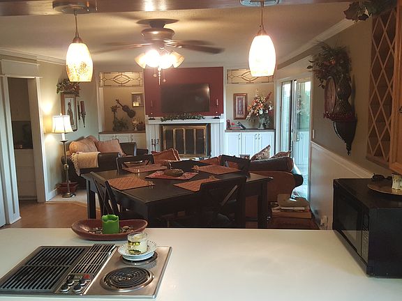 Open concept nook and familyroom