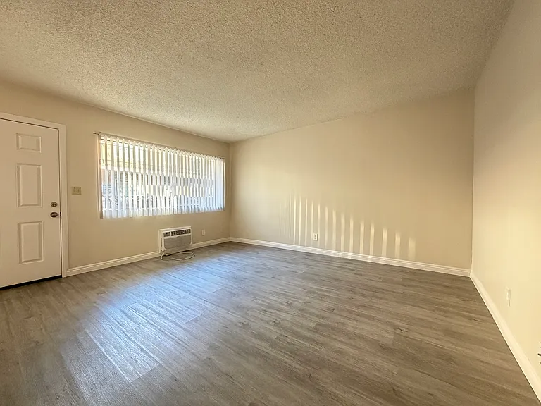 1104 S Marengo Ave #B — Photo 6