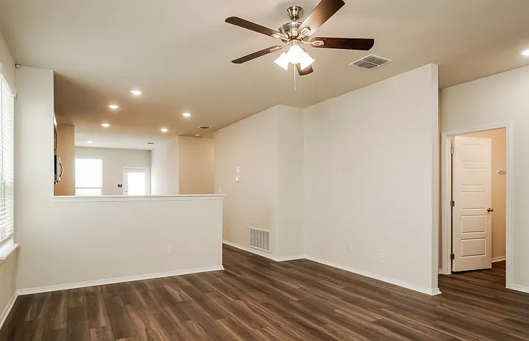 The Corridor at Sunset Oaks Rental Homes — Photo 13