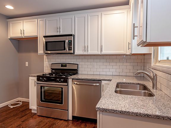 4th image of 107 E 80th Ter