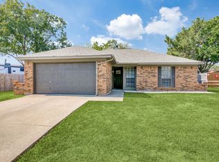 1209 N Creek Dr, Saginaw, TX 76179