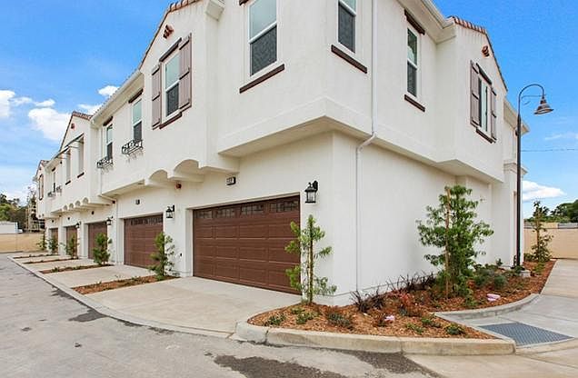 End Unit w/ 2-Car Garage