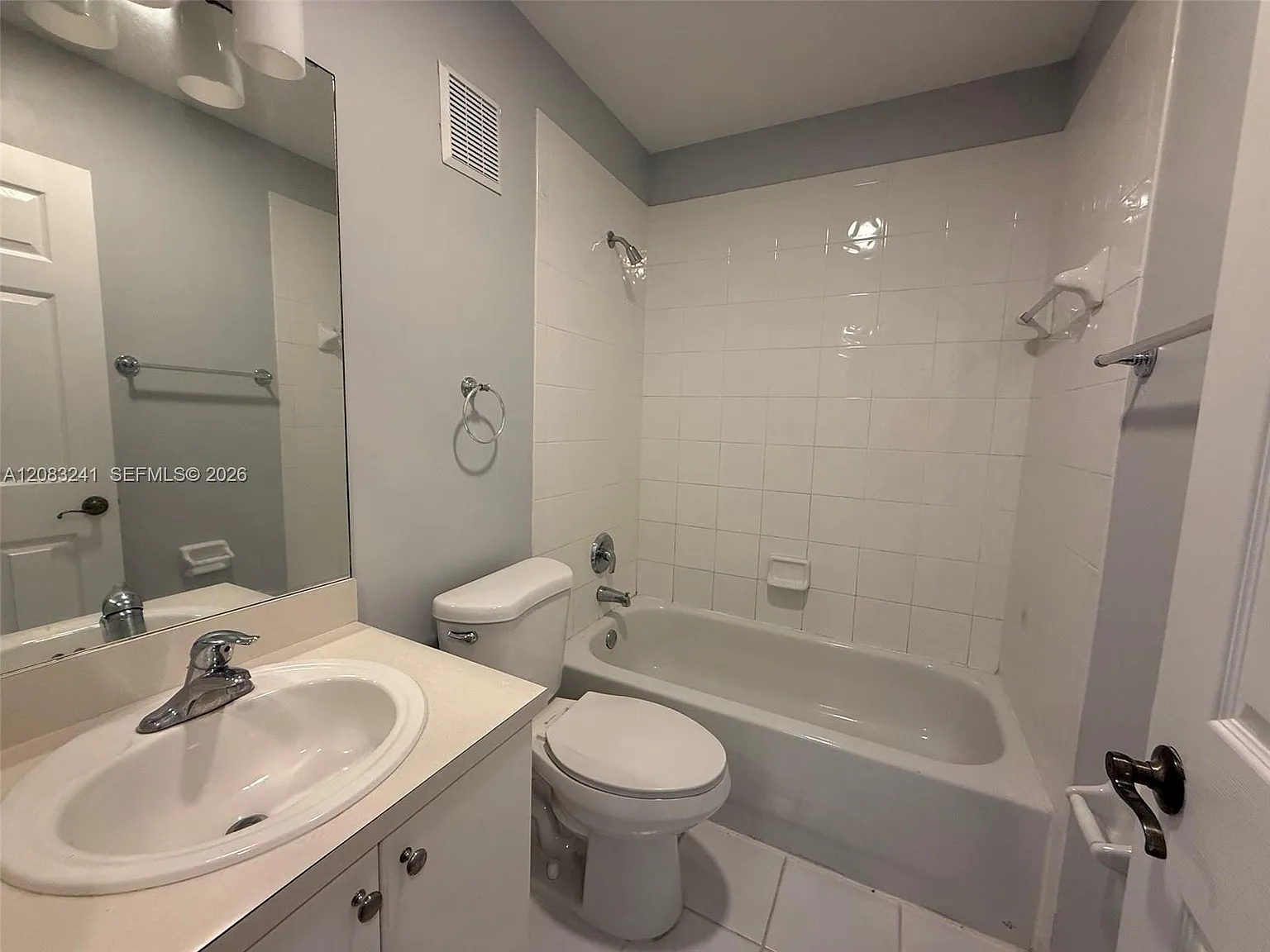 3 bed, 2.5 bath, $2,300 — Photo 2