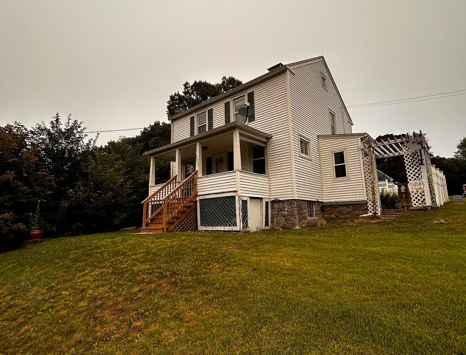 2 bed, 1.0 bath, 1350 sqft, $2,000 — Photo 2