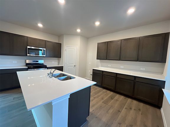 5th image of 659 Walkabout Pl