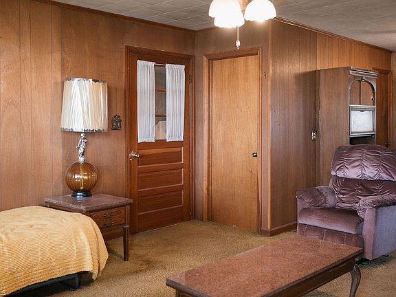3rd image of 601 Gillespie St