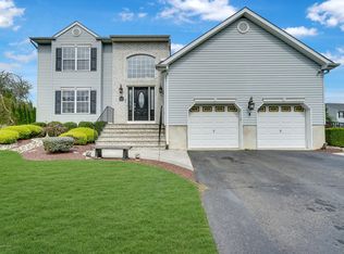 2 Loch Ct, Jackson, NJ 08527