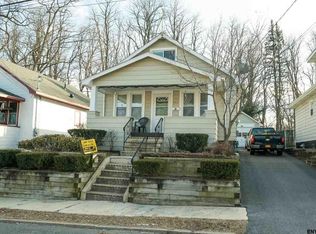 66 Pershing Dr, Scotia, NY 12302