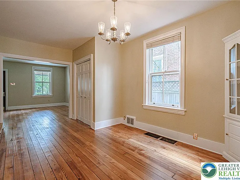 239 E Church St — Photo 11