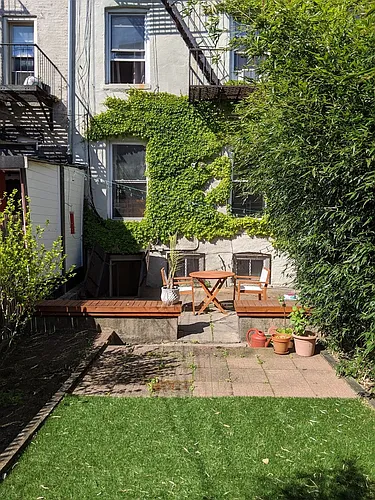 684 De Graw St #1 Photo 1