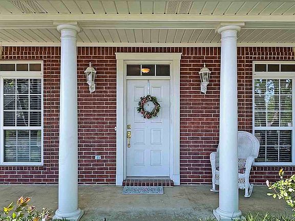 2nd image of 19 Briarwood Cir