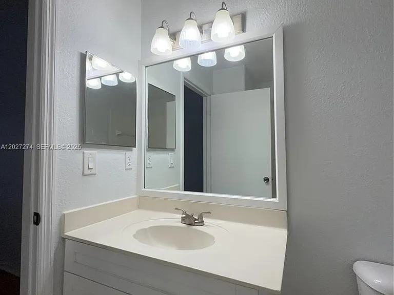995 NE 34th Ave #201 — Photo 20