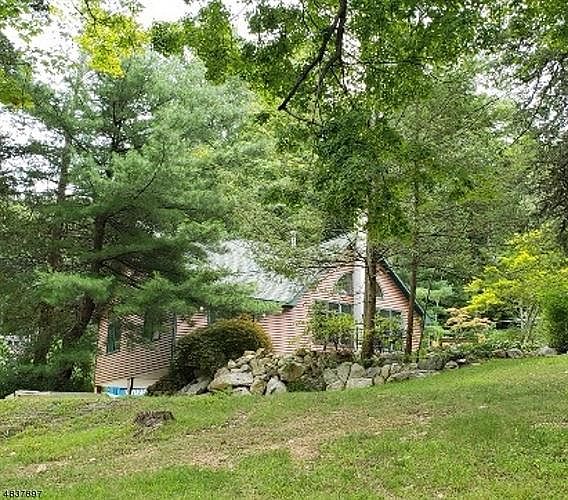 1st image of 1 Grandview Ln