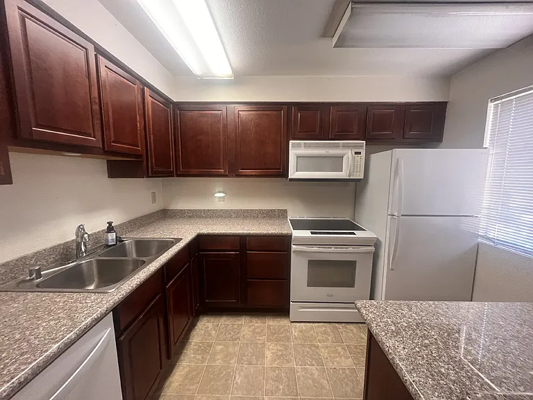 4972 River Glen Dr #178 — Photo 3