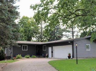 701 E Maple St, Canton, SD 57013